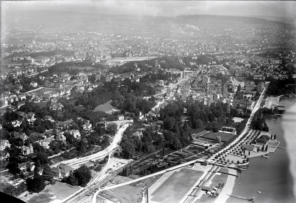 ETH-BIB-Zürich-Enge, Wiedikon aus 400 m-Inlandflüge-LBS MH01-004614