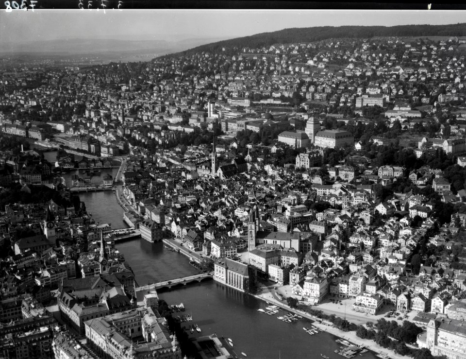 ETH-BIB-Zürich-Altstadt, Grossmünster, Universität, ETH Zürich, Fraumünsterstrasse-Inlandflüge-LBS MH01-007308