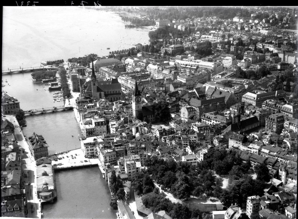 ETH-BIB-Zürich-Lindenhof, Fraumünster, Stadthausquai, Quaibrücke-Inlandflüge-LBS MH01-007331
