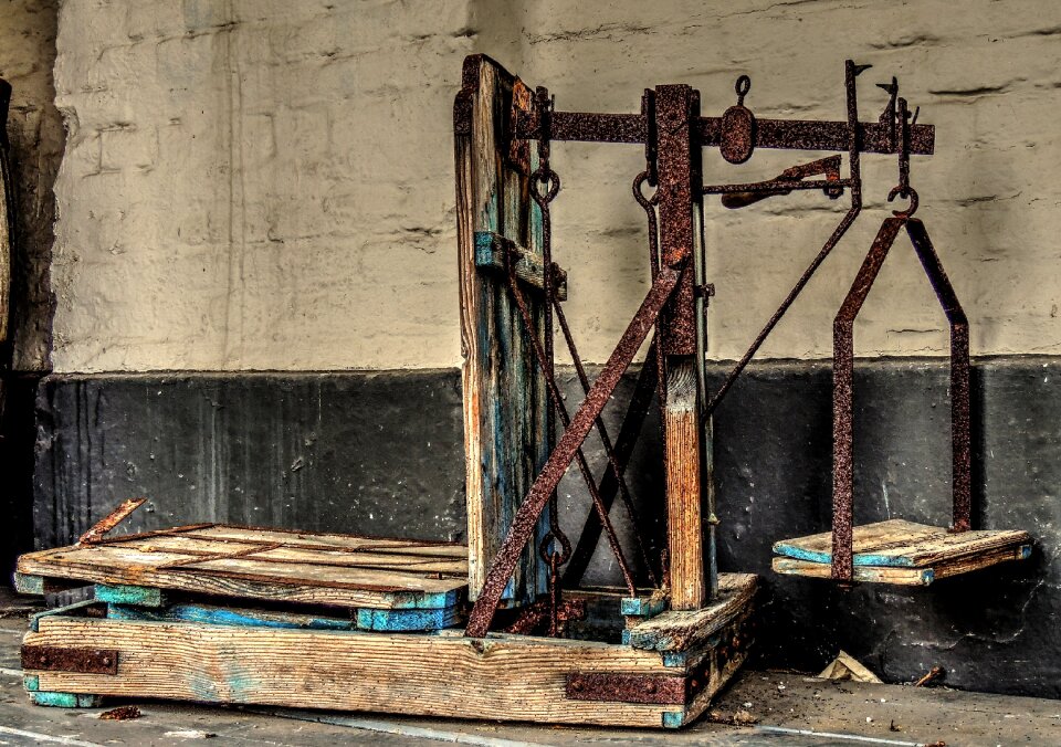 Scale bascule roads