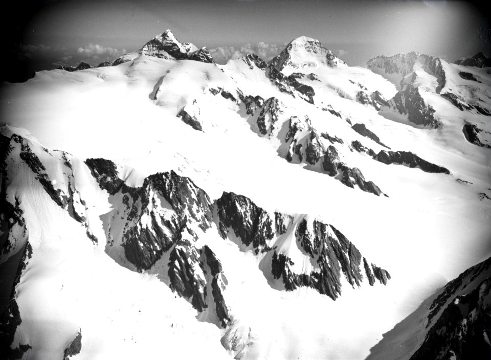 ETH-BIB-Äbeniflue, Jungfrau, Mönch v. S. aus 5000 m-Inlandflüge-LBS MH01-006477