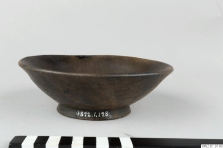 Etnografiska Museet - Fat, tallrik (1892.01.0198)
