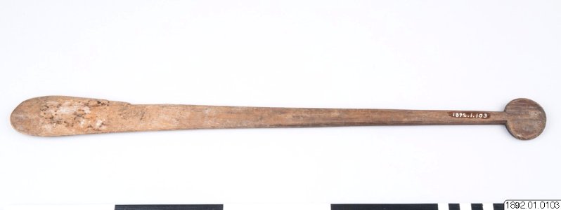 Etnografiska Museet - Grytspade av trä (1892.01.0103)