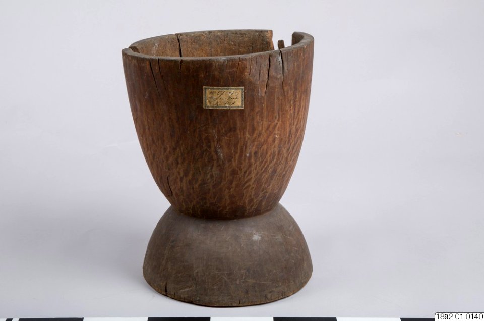 Etnografiska Museet - Mortel av trä (1892.01.0140)