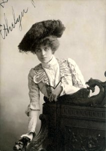 Ethelyn Palmer, stage actress (SAYRE 7895)