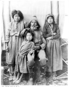 Ethlota and his family. (near Valdez, Alaska) LCCN2016647163