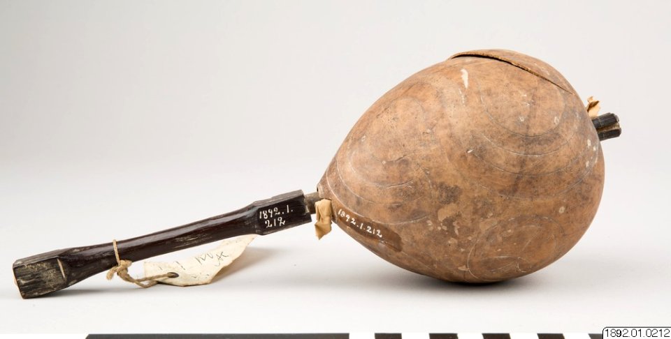 Etnografsika Museet - Skallra (1892.01.0212)