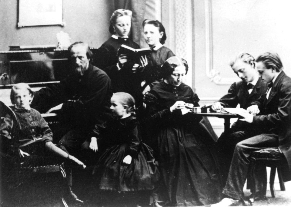 Etienne Soubre en famille au piano