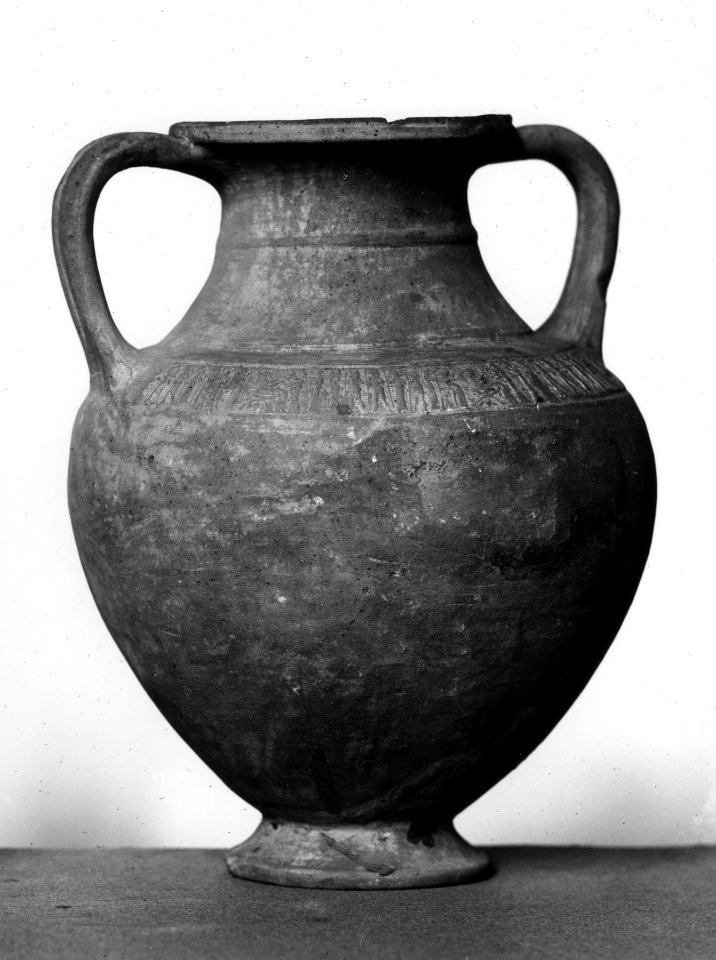 Etruscan - Bucchero Amphora with Figures - Walters 4899