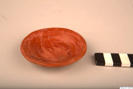 Etnografiska Museet - Fat av brunt lergods (1892.01.0074)