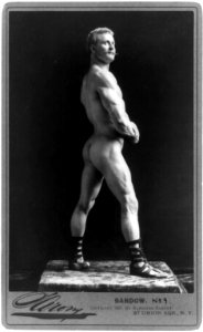 Eugen Sandow, body-builder, full-length portrait, standing, nude except for shoes, facing right) - Sarony LCCN89712144
