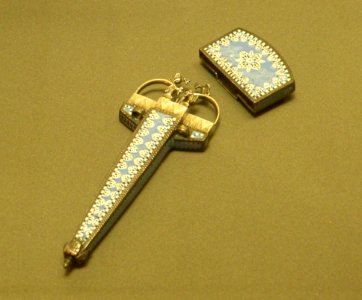Etui à ciseaux louvre