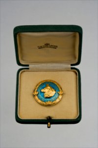 Etui till medlemsmärke 16396, Medlemsmärke Svenska Kennelklubben - Livrustkammaren - 86013