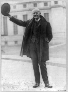 Eugene Victor Debs, 1855-1926, full-length portrait, standing, holding hat in air, facing left, outside of Federal Penitentiary, Atlanta, Ga. LCCN2005691704