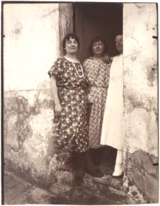Eugène Atget - Three women in a doorway on Rue Asselin photo