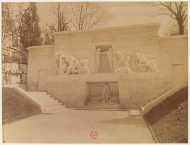Eugène Atget - Monument aux morts de Bartholomé - Père-Lachaise 01