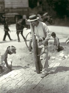 Eugène Atget, Street Paver, 1899–1900 - Metropolitan Museum of Art photo