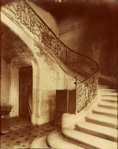 Eugène Atget, Staircase, Hôtel de Brinvilliers, rue Charles V - Getty Museum photo