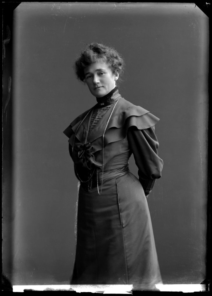 Eva Svensson, actor, undated portrait about 1907 - SMV - GS125