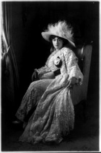 Evalyn (Walsh) McLean, 1886-1947, full-length portrait, seated in a chair, wearing long dress and feathered hat LCCN2006679096