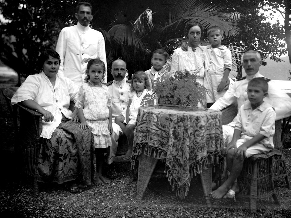 Europeerna på platsen. Kolonodale. Indonesien - SMVK - 022156