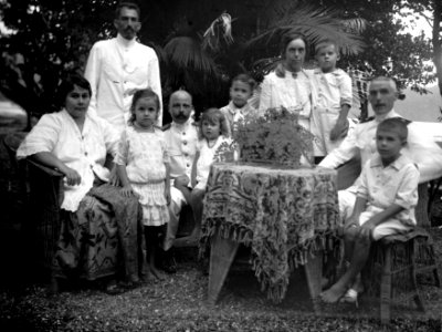 Europeerna på platsen. Kolonodale. Indonesien - SMVK - 022156