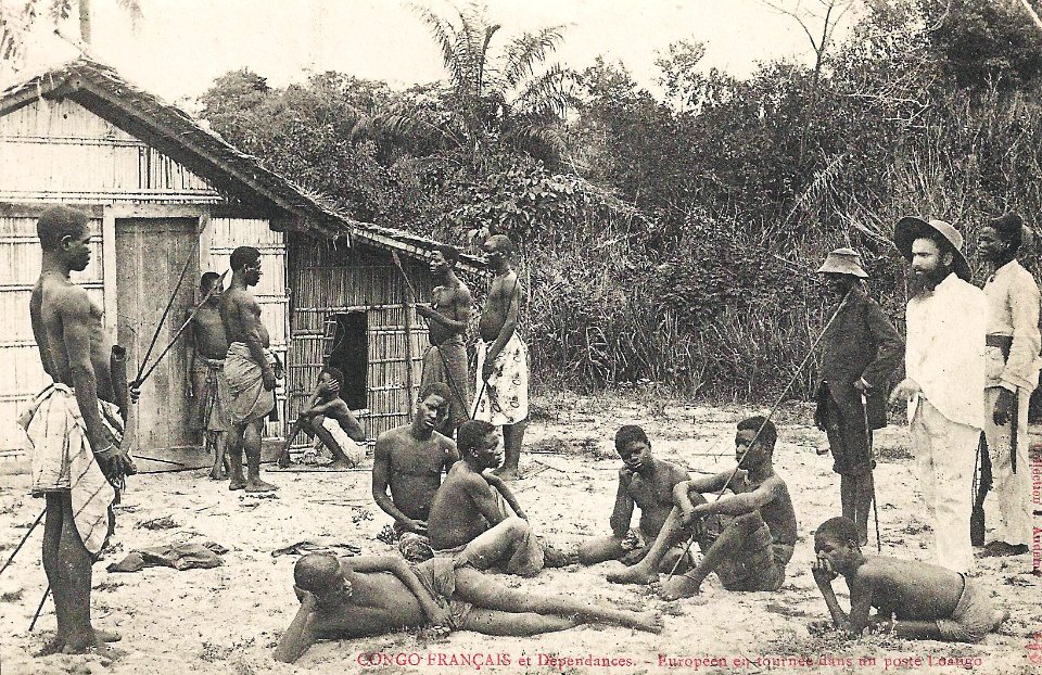 Européen en tournée dans un poste Loango (Congo Français et dépendances)