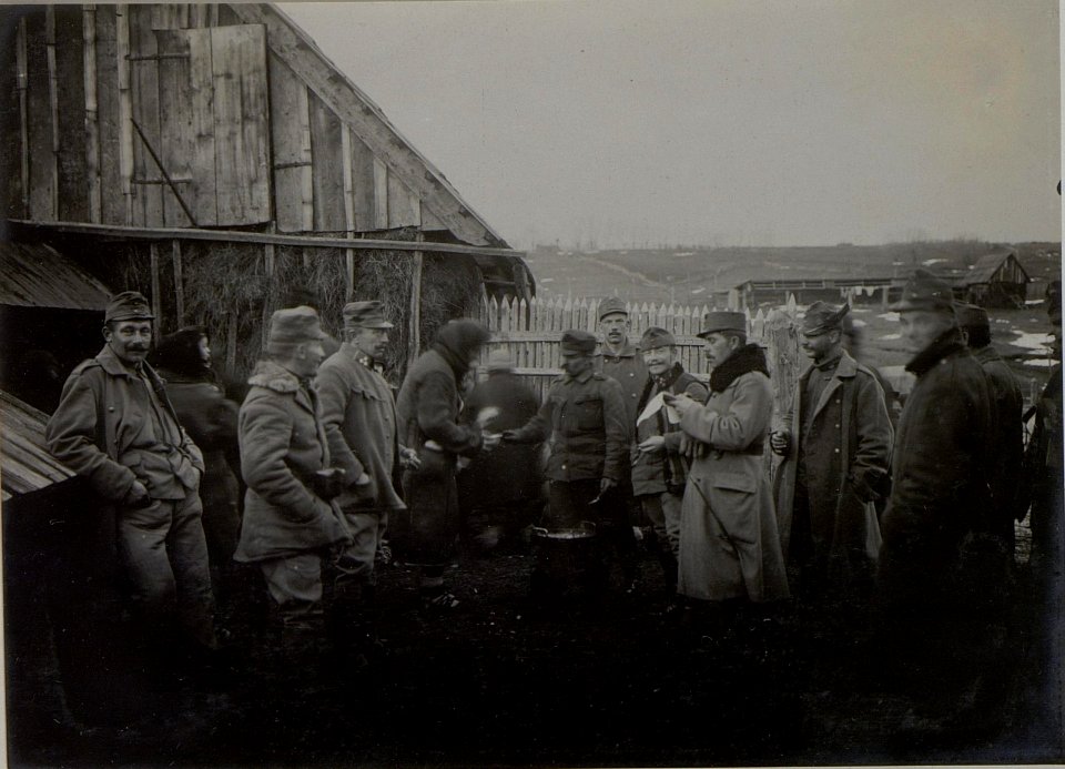 Evakuierte Bevölkerung in Neagra Sarulin. (BildID 15452121)
