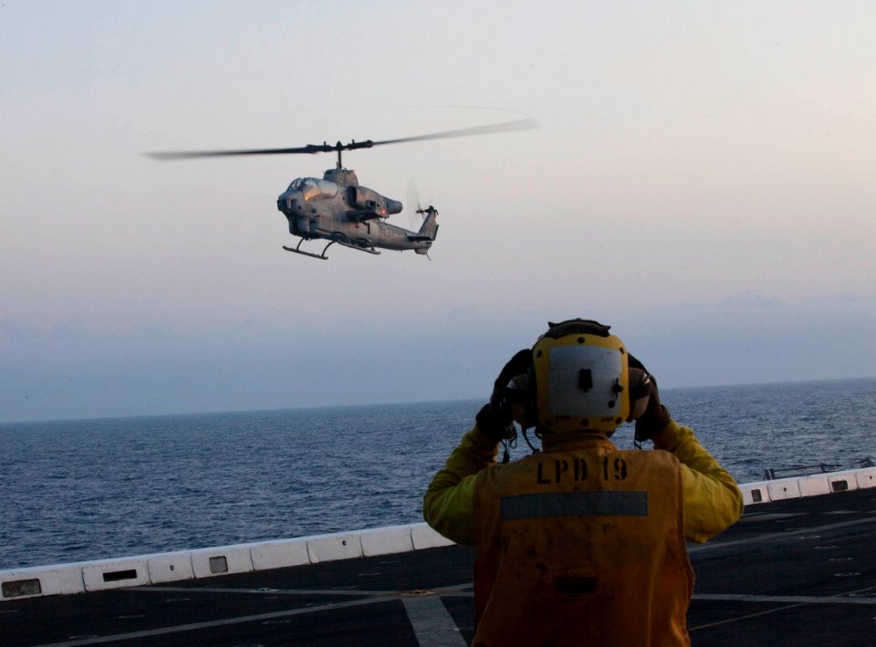 Evening Flight Ops (33814161762)