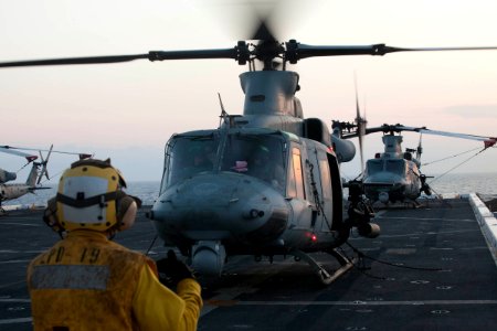 Evening Flight Ops (33158826943)