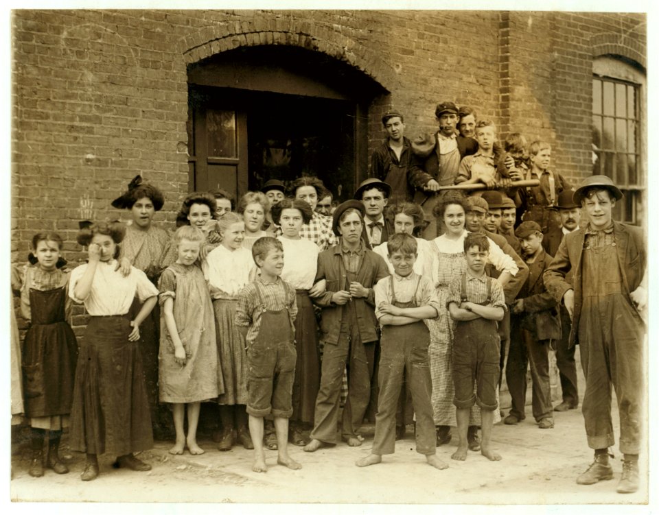Every one of these was working in North Pownal Vermont cotton mill and work was slack. LOC cph.3c34640