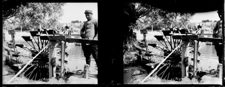 Evres. Roue pour monter l'eau. Abreuvoir pour les chevaux. Calas - Fonds Berthelé - 49Fi429