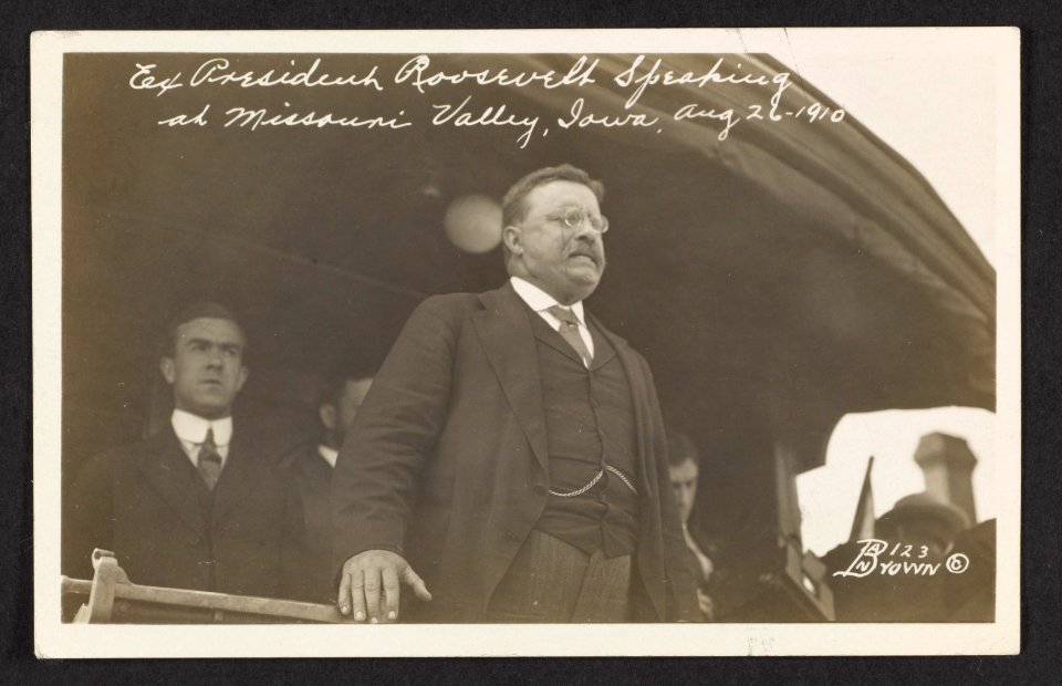 Ex President Roosevelt speaking at Missouri Valley, Iowa, Aug. 21, 1910 LCCN2013651265