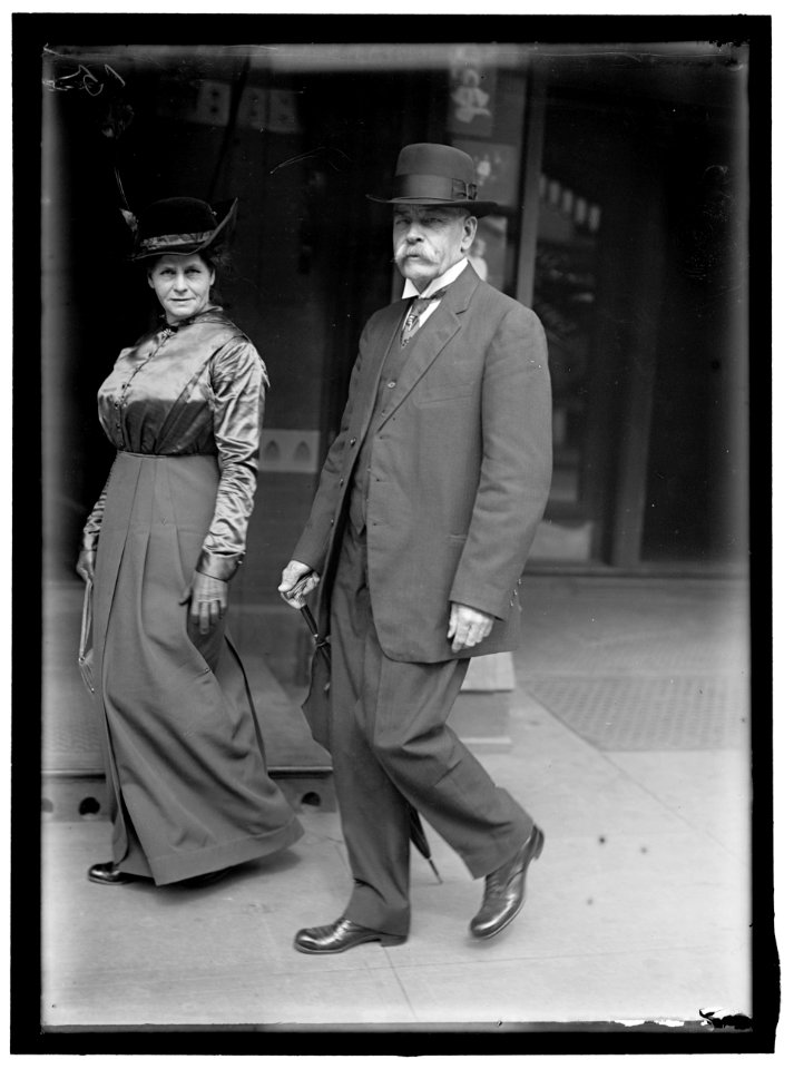EWING, JOHN. OF MINNESOTA, WITH MRS. EWING LCCN2016864965