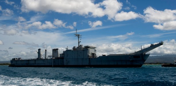 Ex-USS Tuscaloosa (LST 1187) towed in preparation for SINKEX, RIMPAC 2014 140712-N-GO855-079