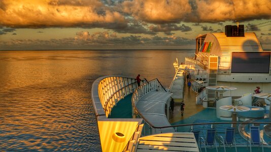 Water cruise vacations