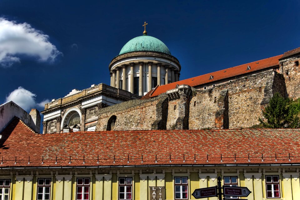 Basilica temple church