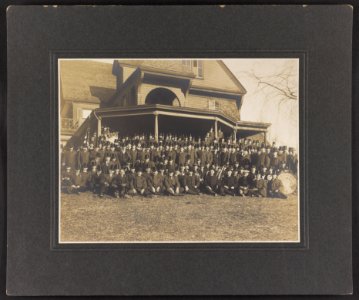 Ex-President Roosevelt & Roosevelt's neighbors, Sagamore Hill, Oyster Bay LCCN2013651455