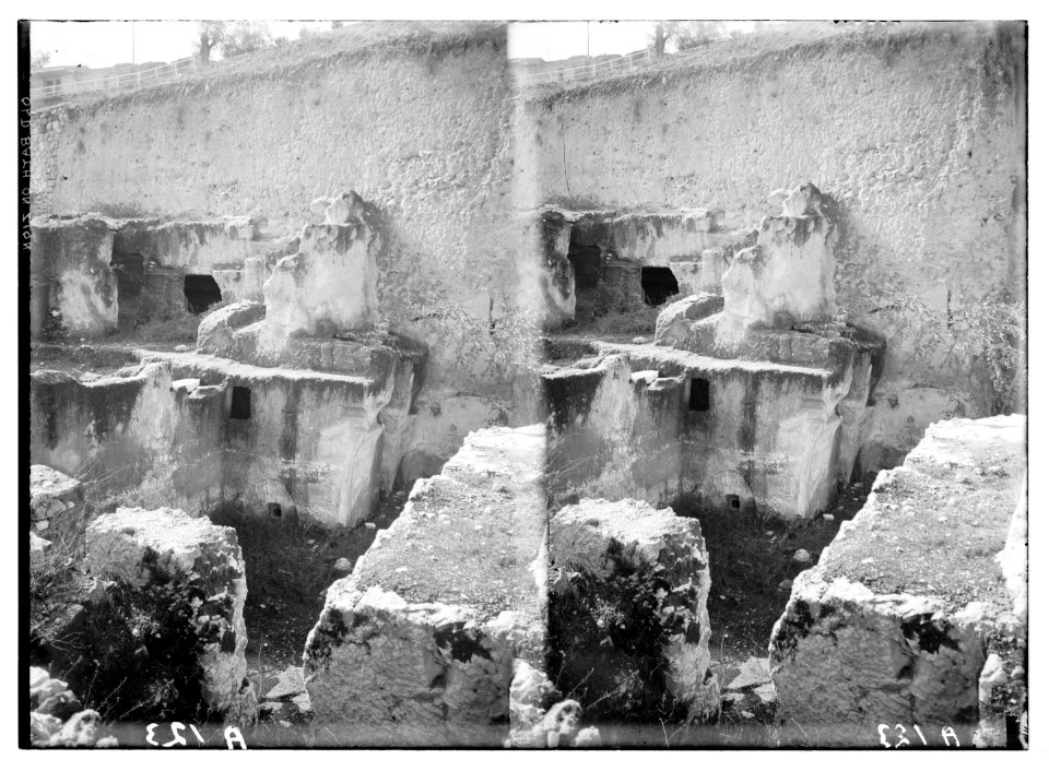 Excavations on Ophel (Jerusalem). Rock-cut tombs LOC matpc.05087