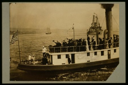 Ex-President Roosevelt arriving in New York LCCN2001697286 photo