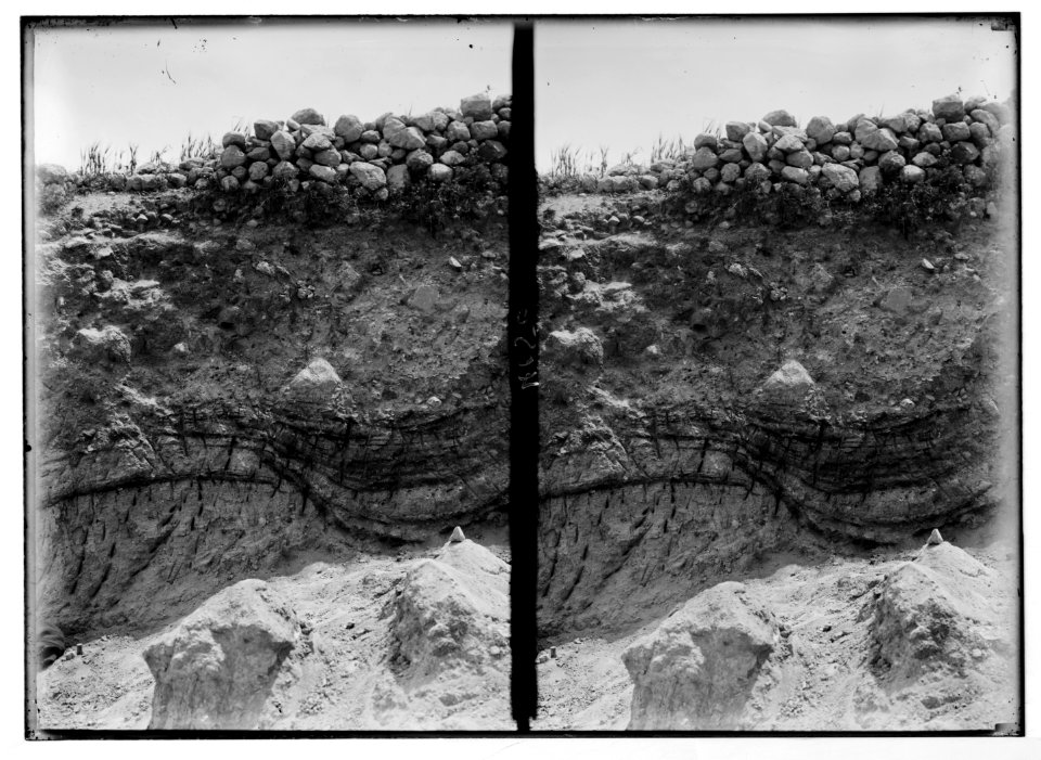 Excavations. Ain Shems (Beth Shemesh) on the Sharon Plain. Beth Shemesh excavations. Close up of burned strata indicated by black lines LOC matpc.03004