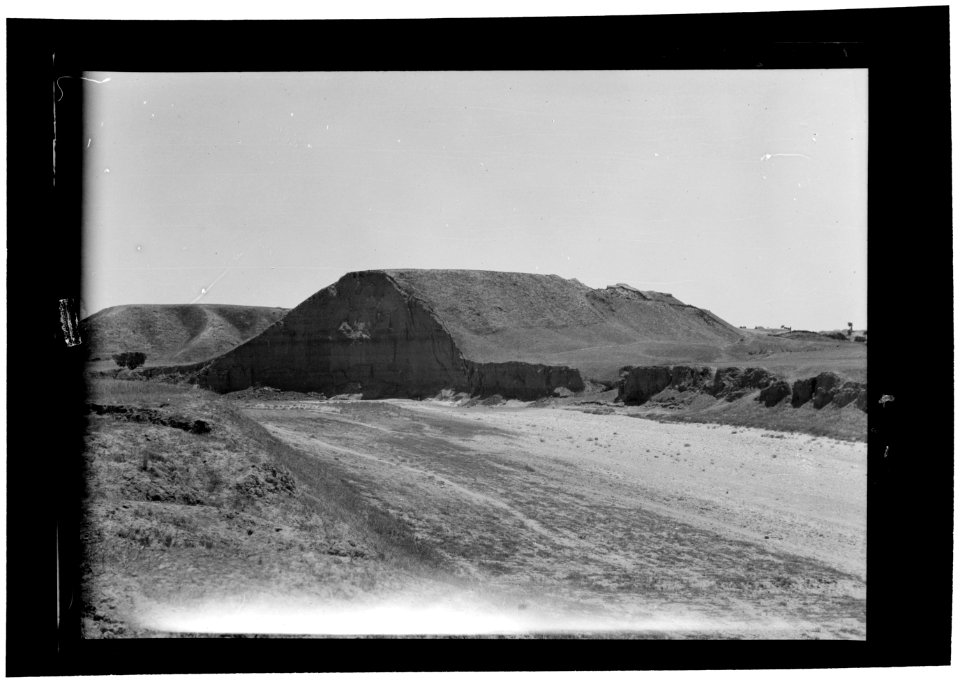 Excavations. Tell Jemmeh, (Gerar). Tell Jemmeh cut by winter torrents. Wady Sharia encroaching on the ancient site LOC matpc.15673