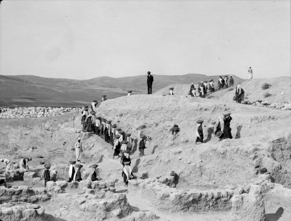 Excavations. Ain Shems (Beth Shemesh) on the Sharon Plain. Lines of basket women carrying earth to the dump LOC matpc.15685