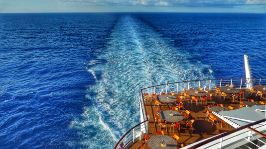 Water cruise vacations