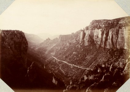 Excursion dans la région des Causses (1892).f49.Gorges de la Jonte, le Rozier-Capeluc, à droite les falaises au-dessus du Rozier