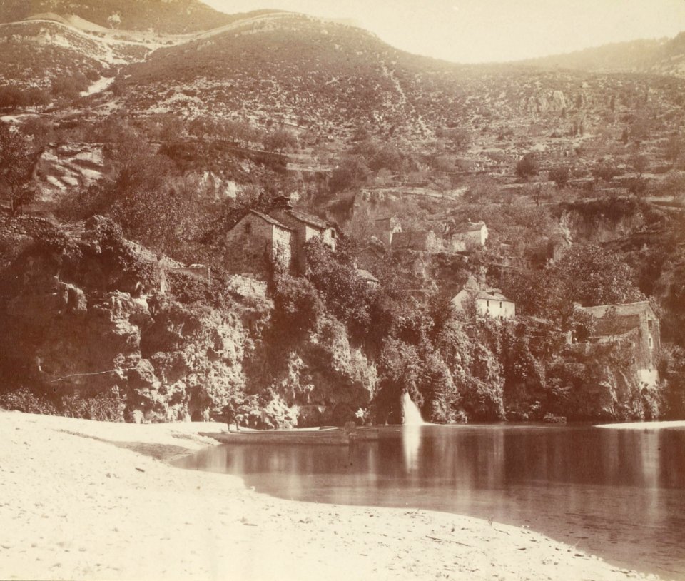 Excursion dans la région des Causses (1892).f09.cropped.Gorges du Tarn, Saint-Chély