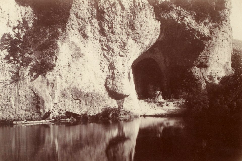 Excursion dans la région des Causses (1892).f15.cropped.Gorges du Tarn, la Grotte de la Momie aux Détroits