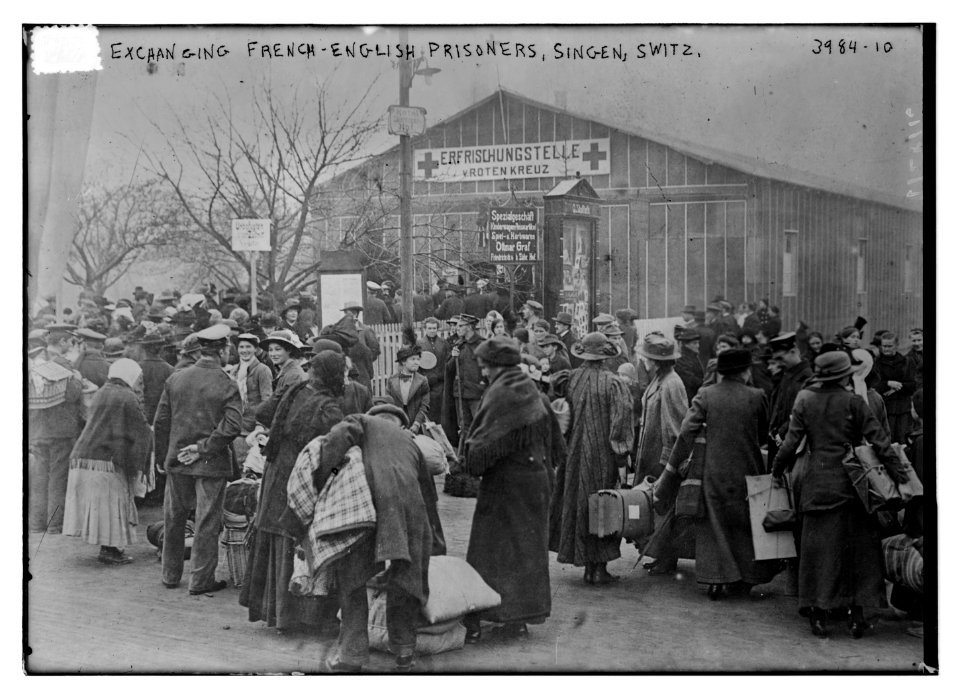 Exchanging French - English prisoners, Singen, Switz. LCCN2014702789