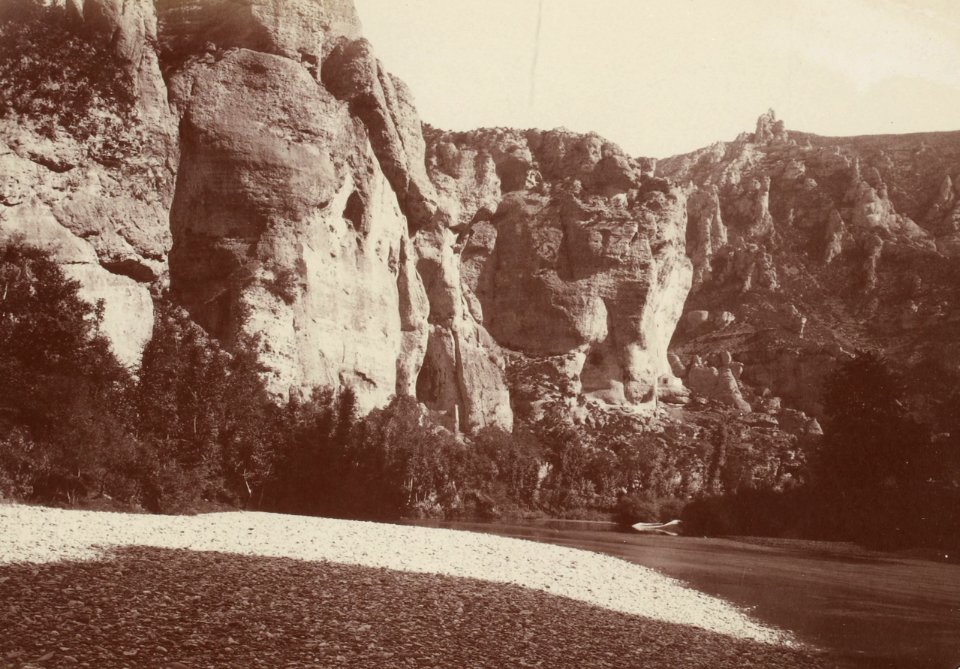 Excursion dans la région des Causses (1892).f28.cropped.Gorges du Tarn, Oratoire de St. Iler