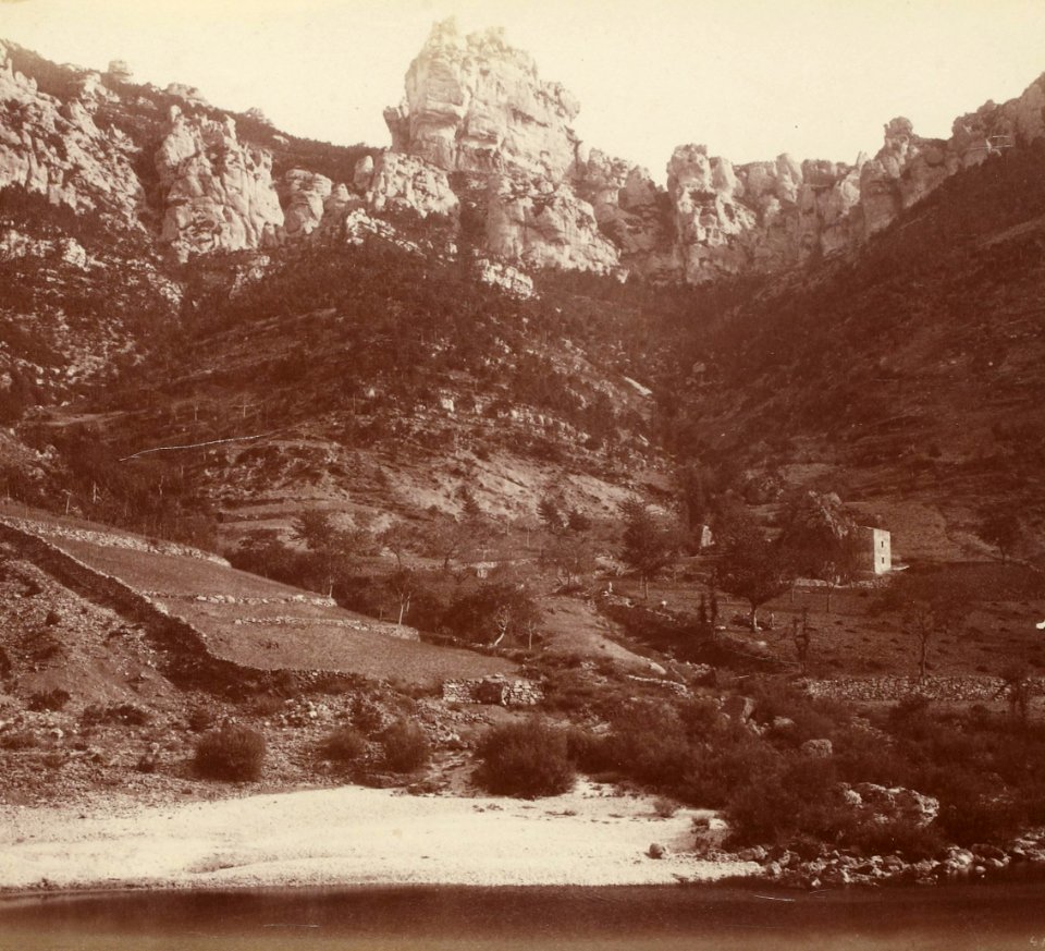 Excursion dans la région des Causses (1892).f41.cropped.Gorges du Tarn, des Vignes au Rozier